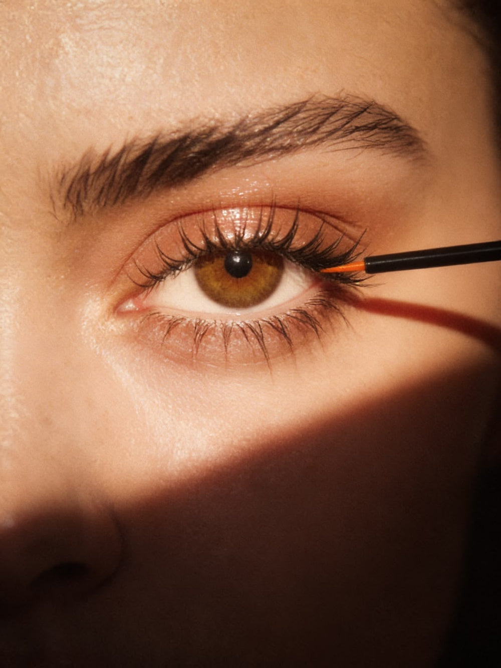 Cómo usar el sérum de pestañas Fabulash Pro+ y cuándo se ven resultados